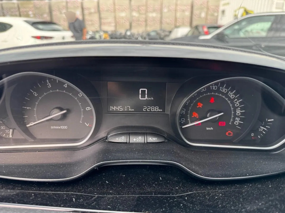Peugeot 208 208 1.2, 82 PS — zdjęcie 7