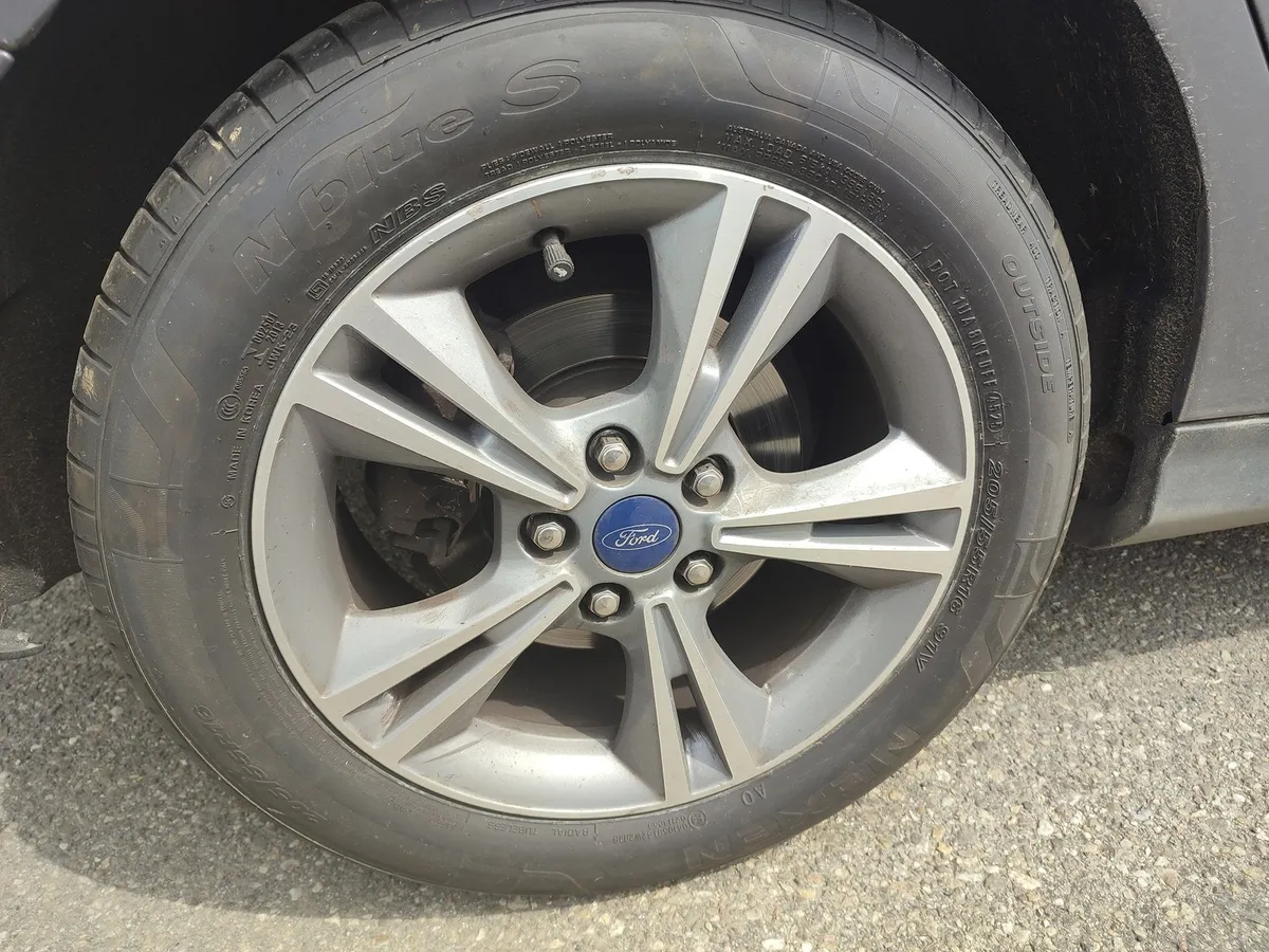 FORD Focus 1.0 SCTi — zdjęcie 12