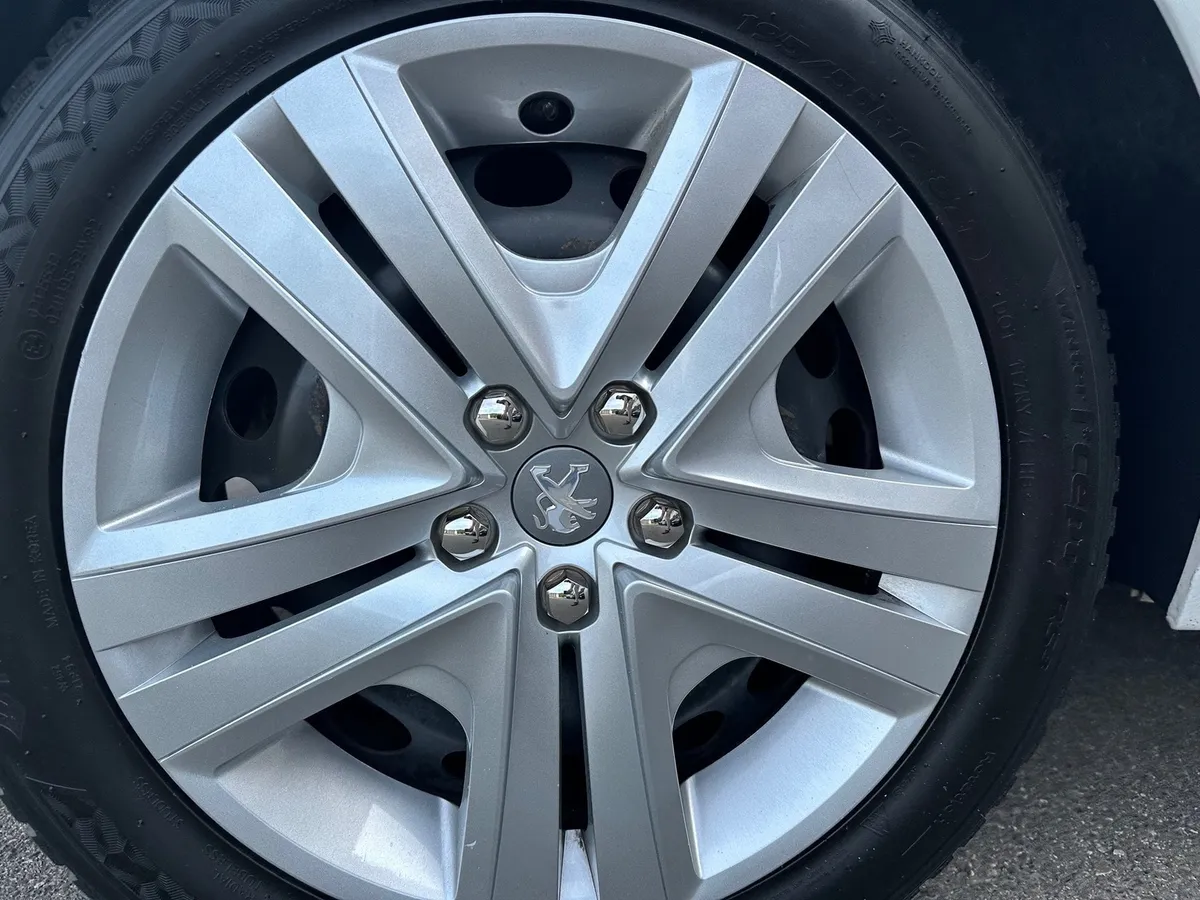 PEUGEOT 208 1.2 VTi — zdjęcie 11