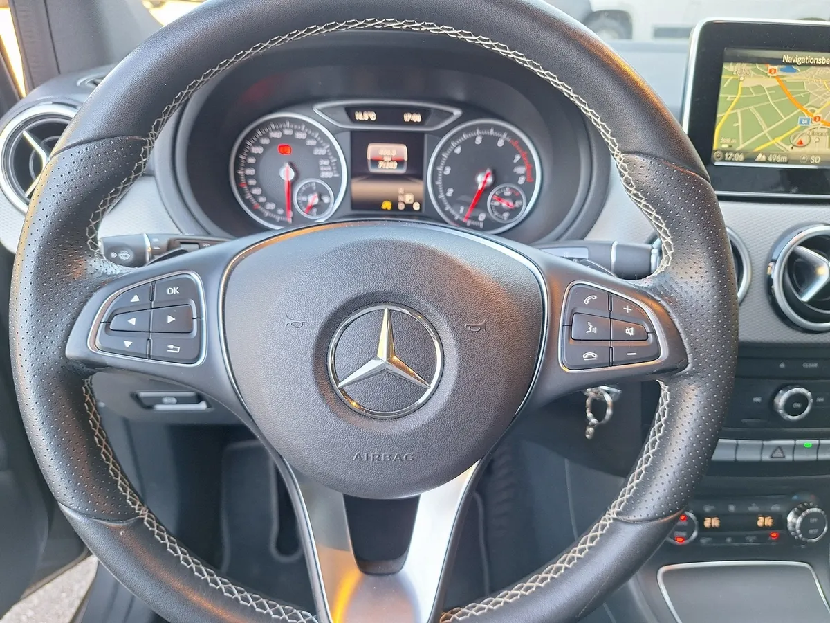 MERCEDES-BENZ B 180 — zdjęcie 12