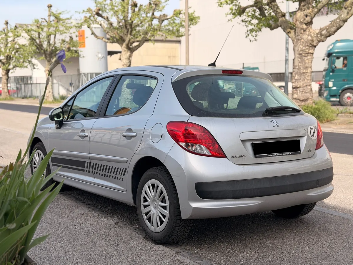 PEUGEOT 207 1.4i 16V — zdjęcie 4