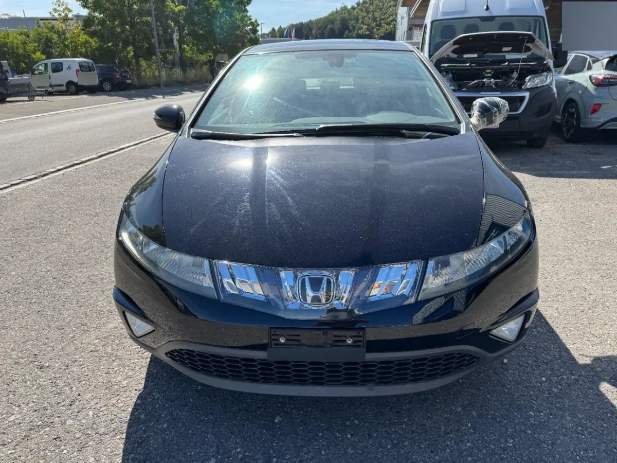 Honda Civic 1.8i 5DR, 139 PS — zdjęcie 9