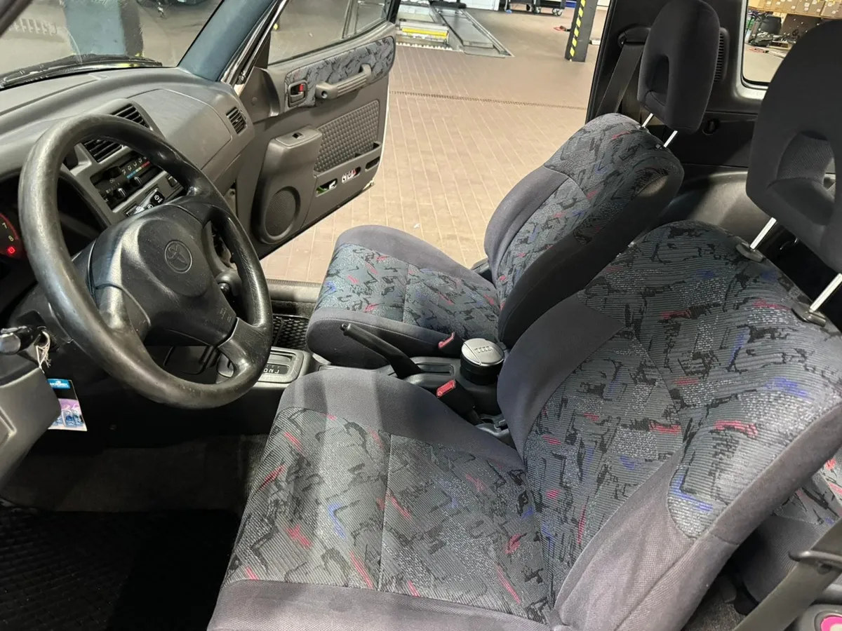 TOYOTA RAV4 2.0 — zdjęcie 14