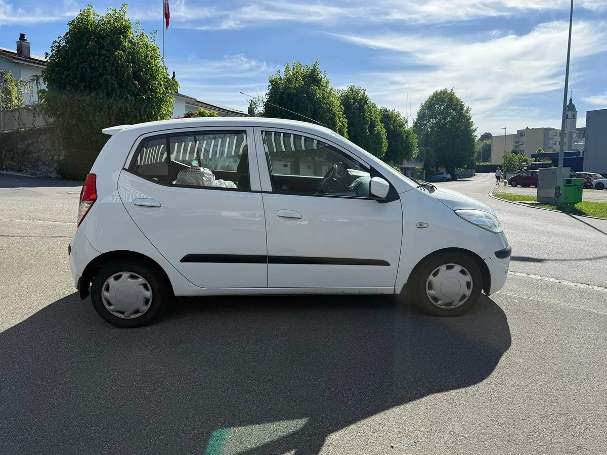HYUNDAI i10 1.1 — zdjęcie 8
