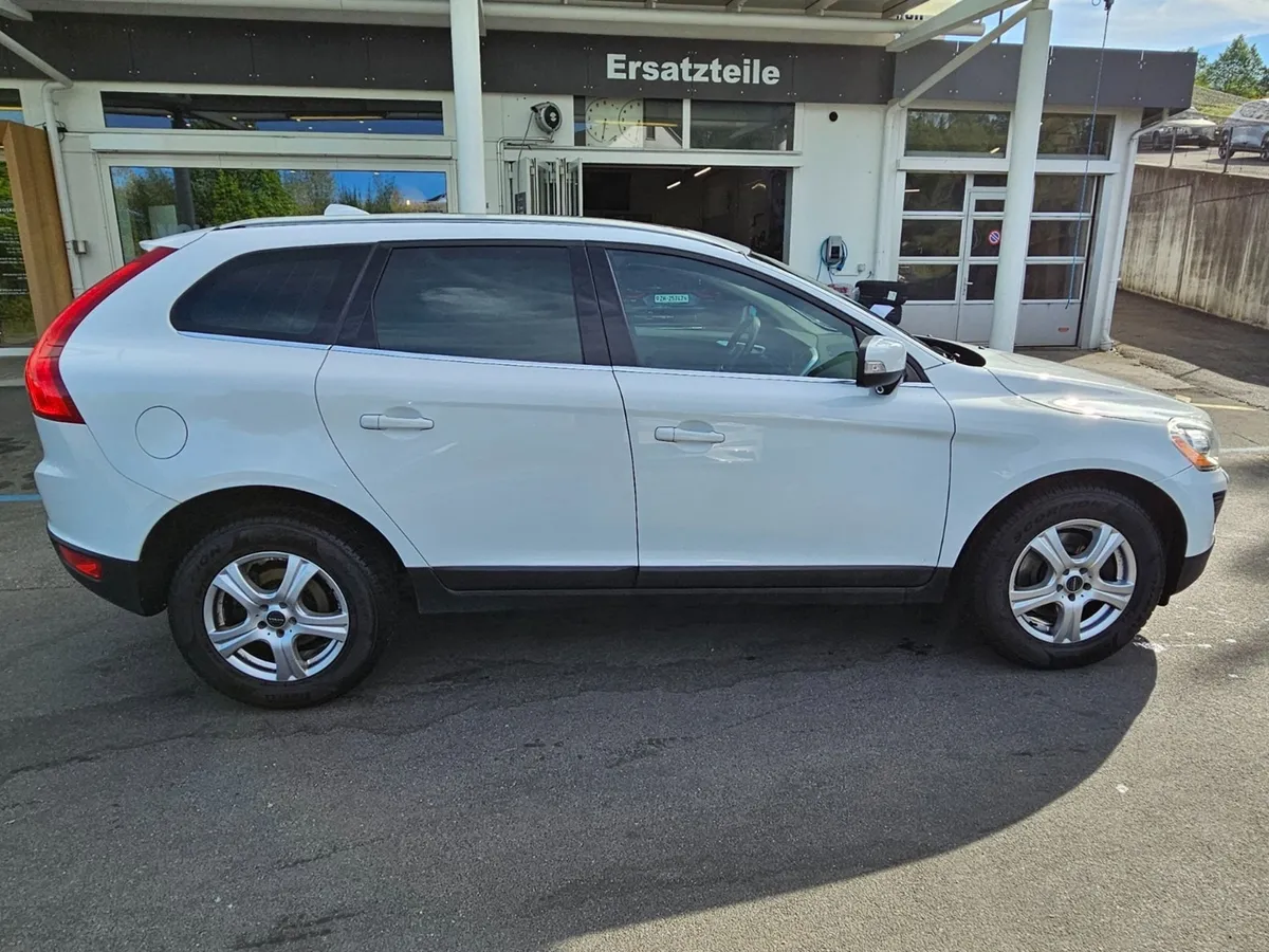 VOLVO XC60 D5 AWD — zdjęcie 6