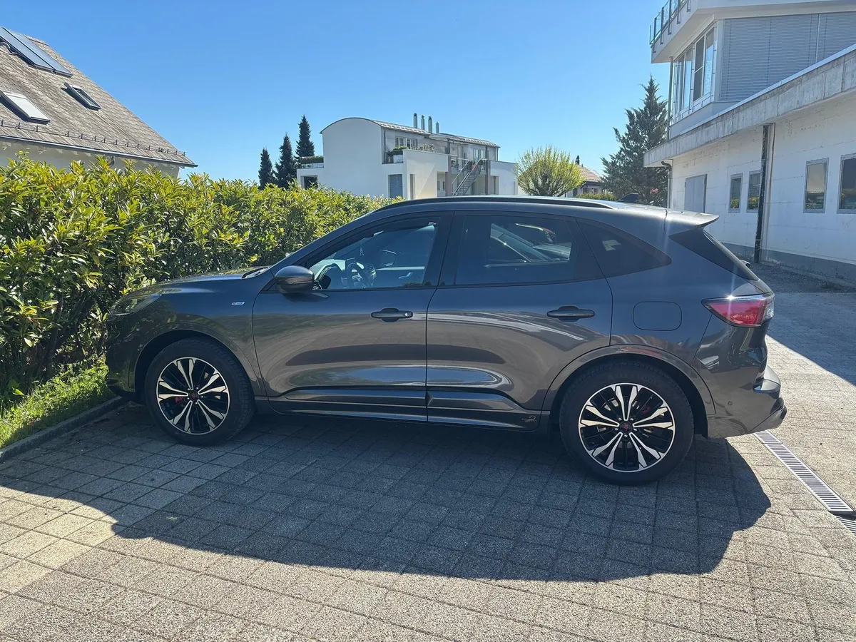 FORD Kuga 2.5 FHEV 4x4 — zdjęcie 5
