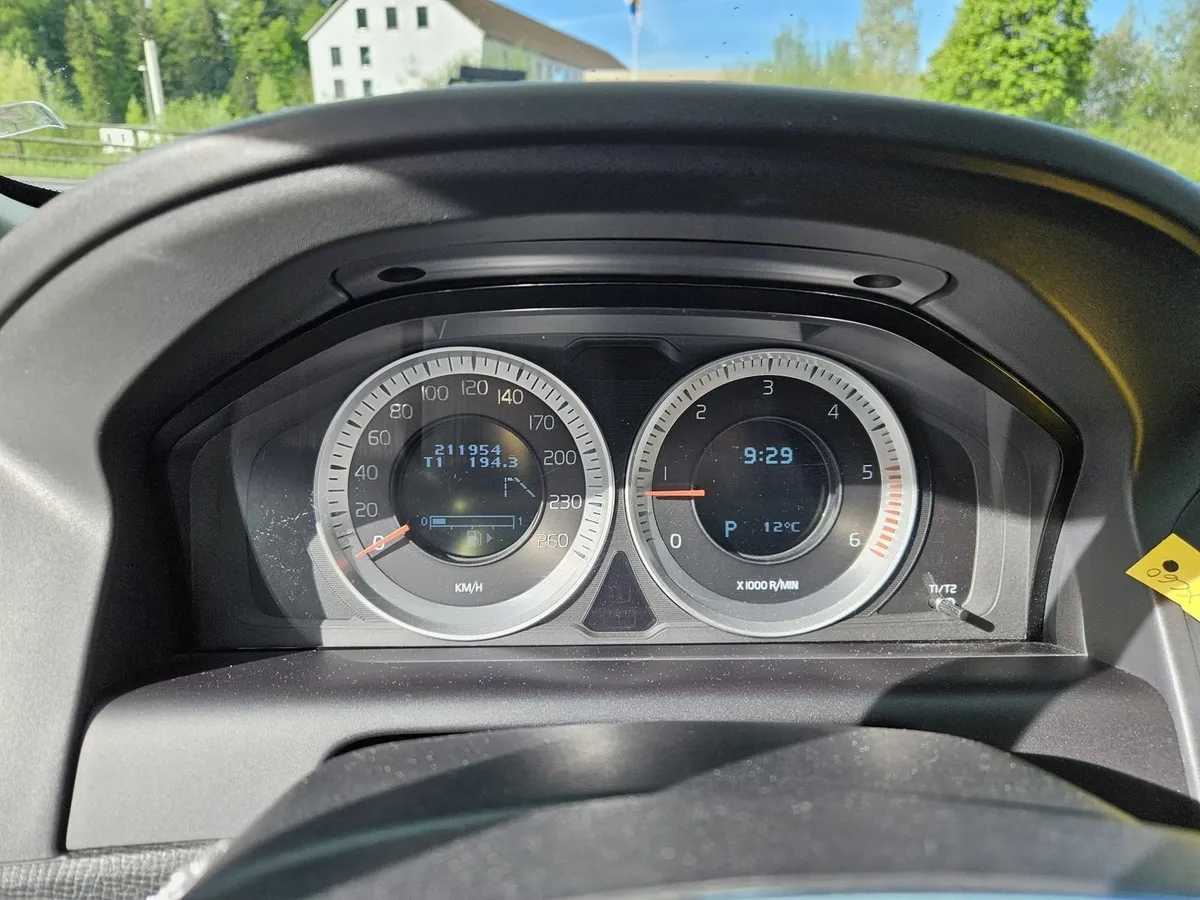 VOLVO XC60 D5 AWD — zdjęcie 15