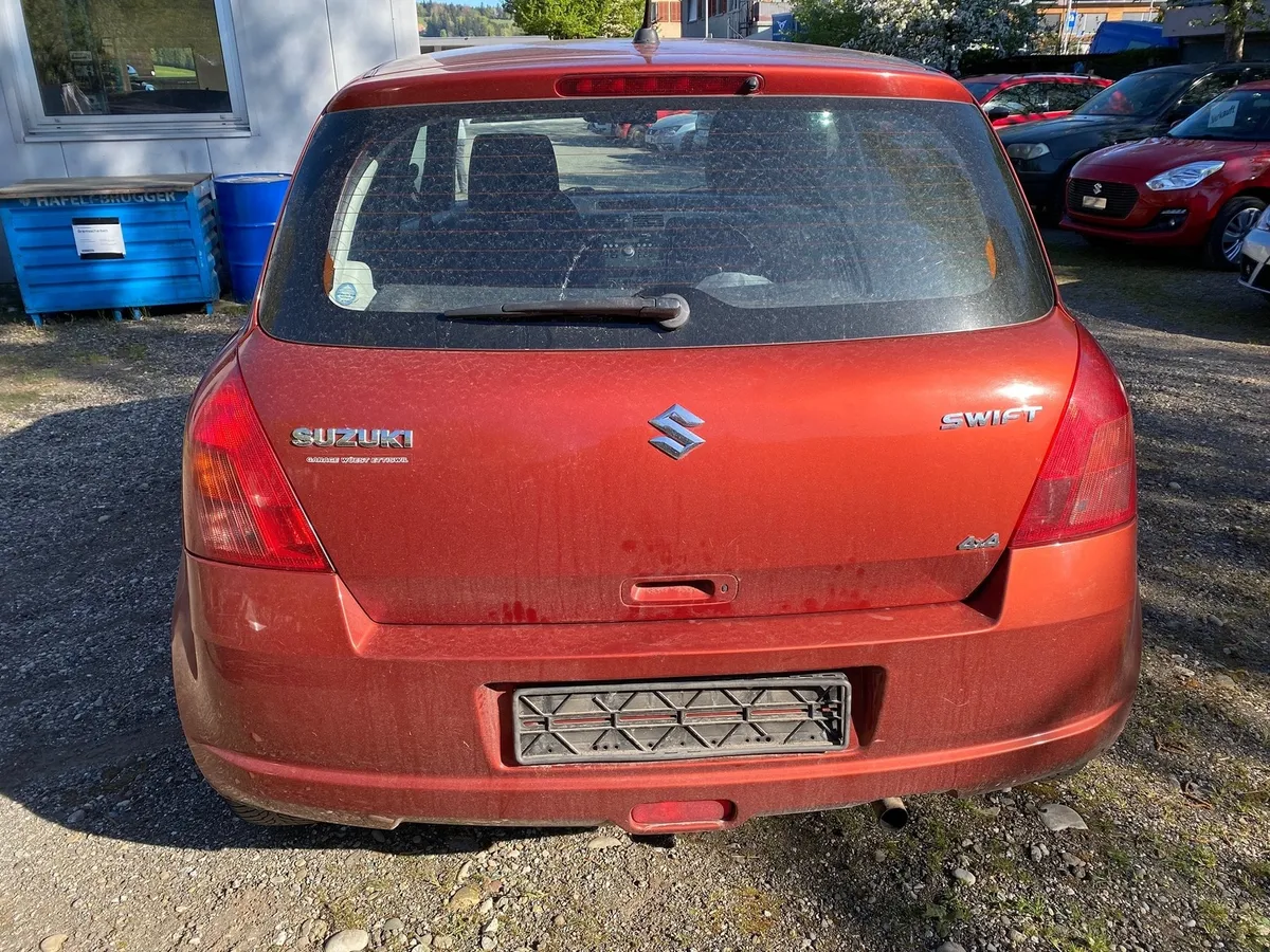 SUZUKI Swift 1.3 4WD — zdjęcie 3