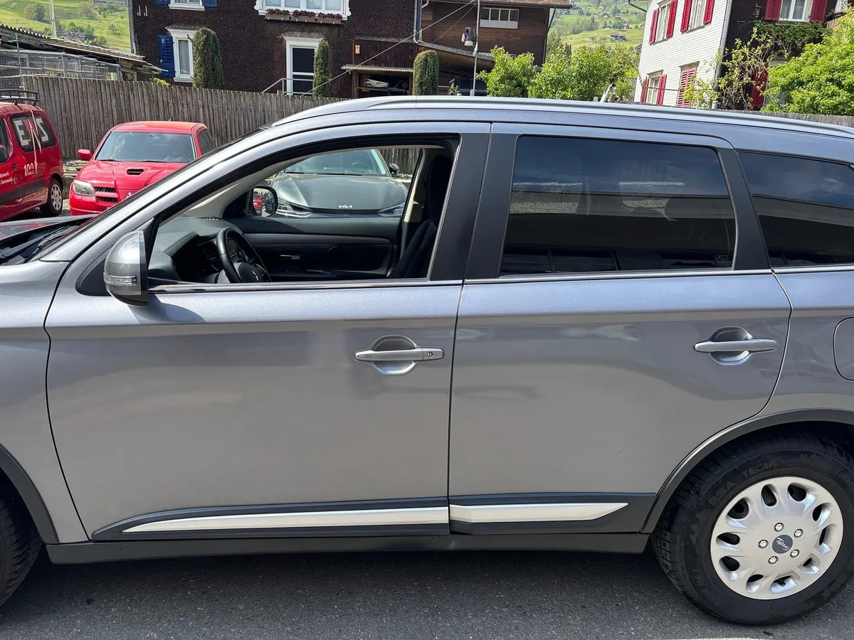 MITSUBISHI Outlander — zdjęcie 6