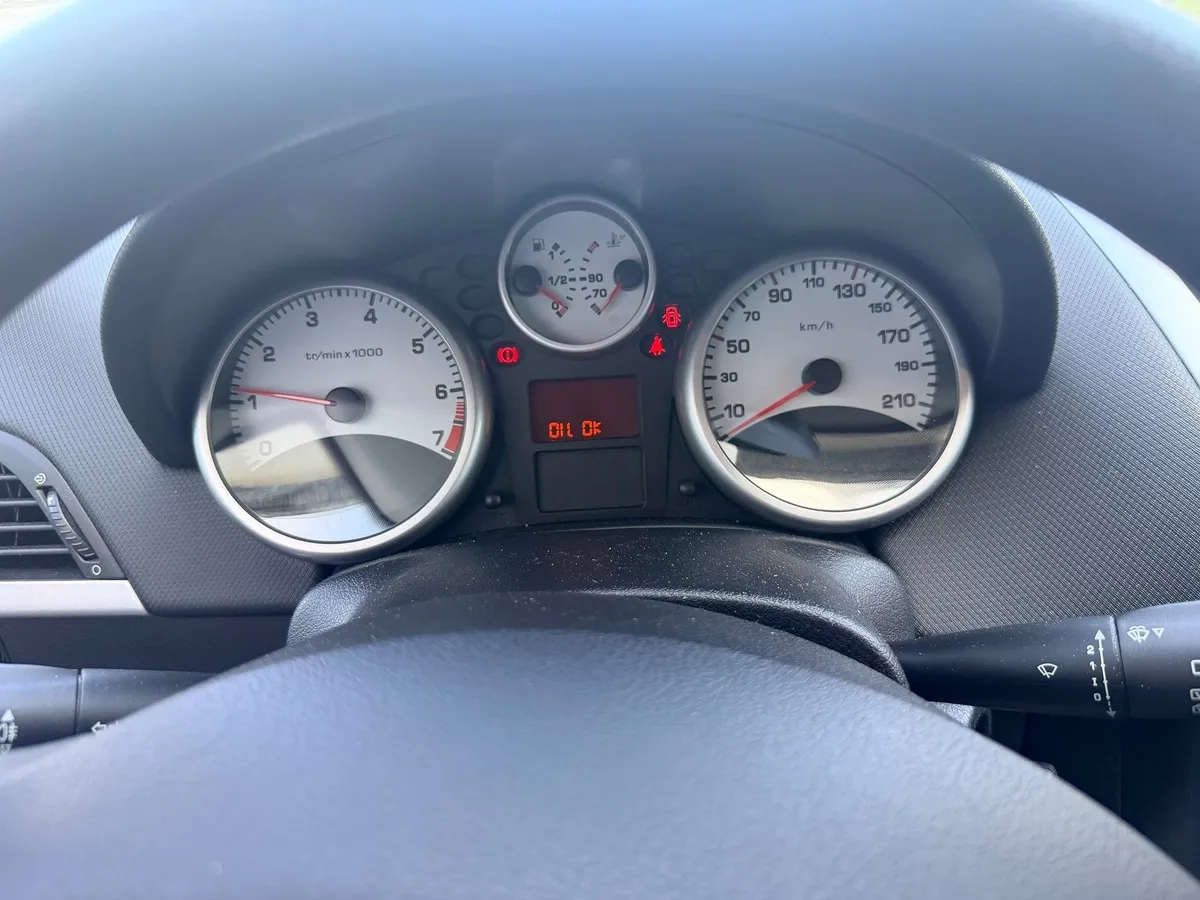 PEUGEOT 207 1.4i 16V — zdjęcie 5