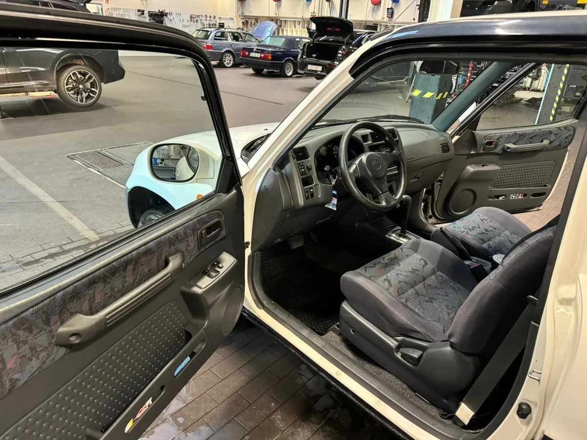 TOYOTA RAV4 2.0 — zdjęcie 13