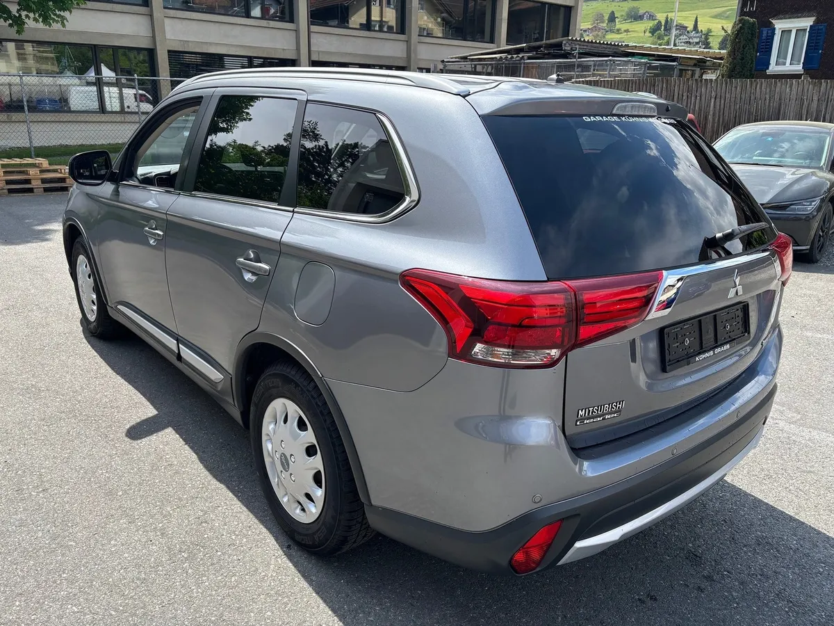 MITSUBISHI Outlander — zdjęcie 9