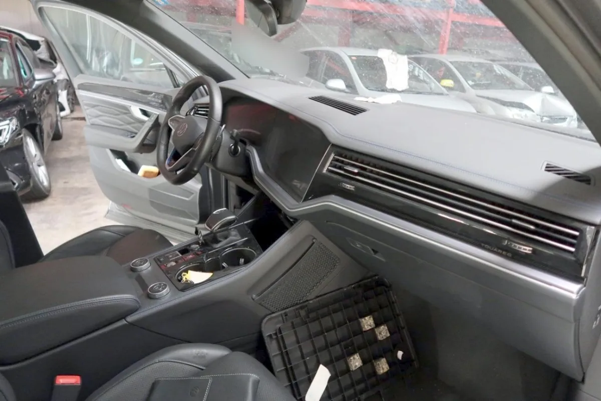 VW Touareg 3.0 PLUG-IN-HYBRID, 340 PS — zdjęcie 10