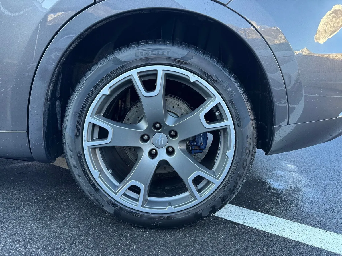 MASERATI Levante S — zdjęcie 13