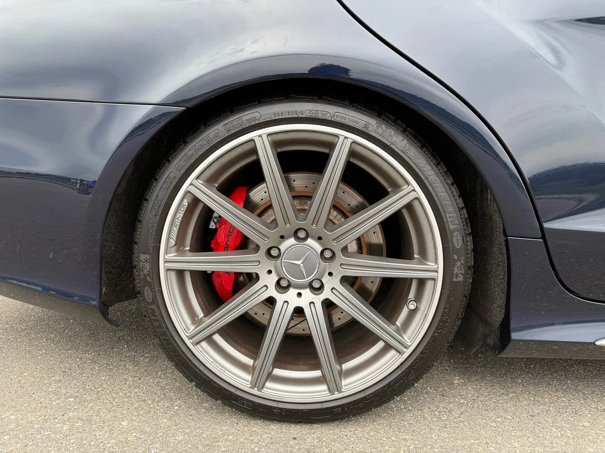 MERCEDES-BENZ CLS 63 S AMG 4m Facelift — zdjęcie 9