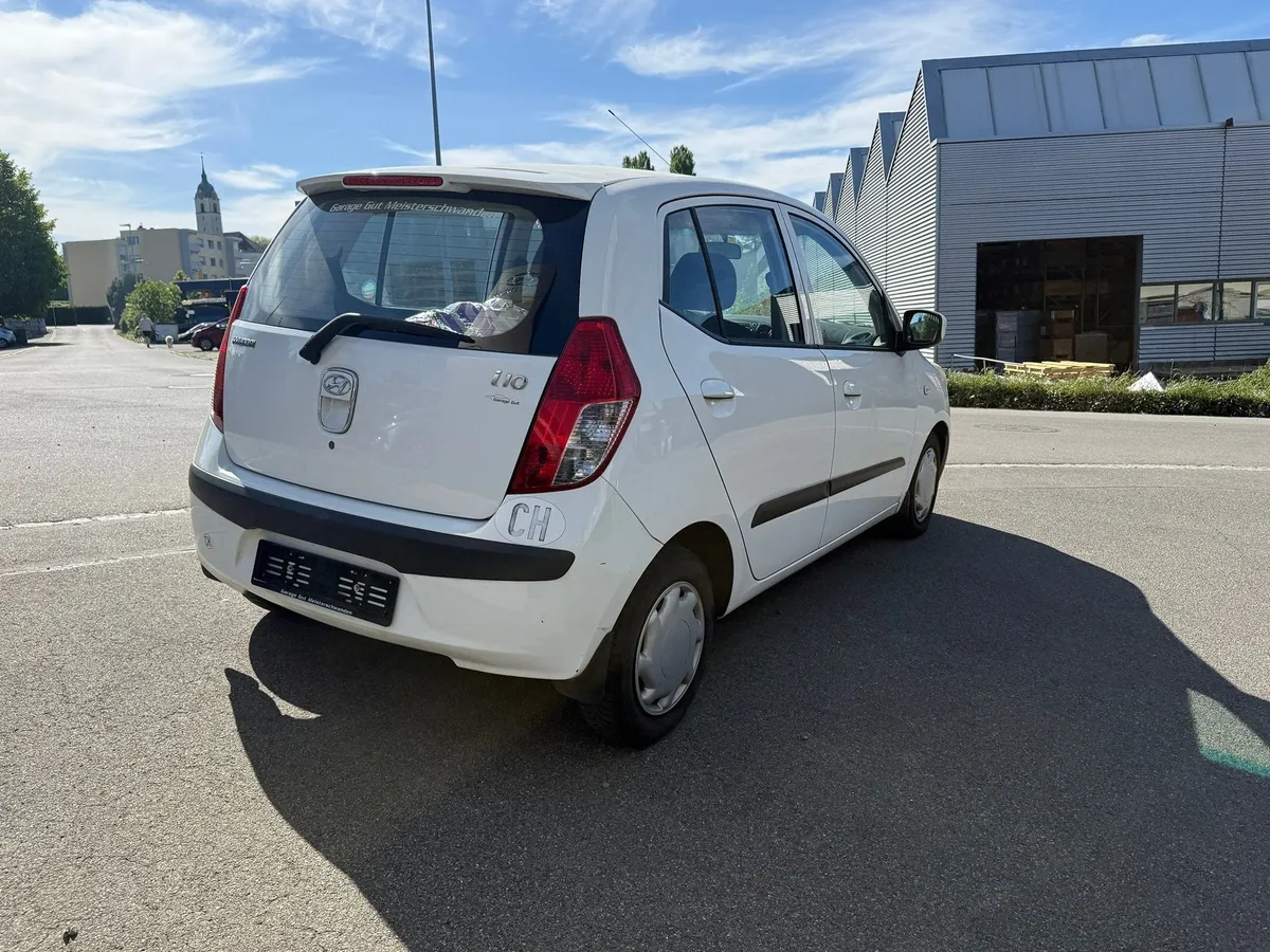 HYUNDAI i10 1.1 — zdjęcie 7