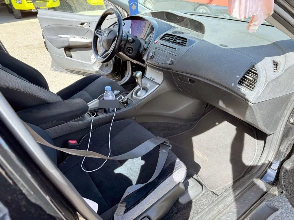 Honda Civic 1.8i 5DR, 139 PS — zdjęcie 13