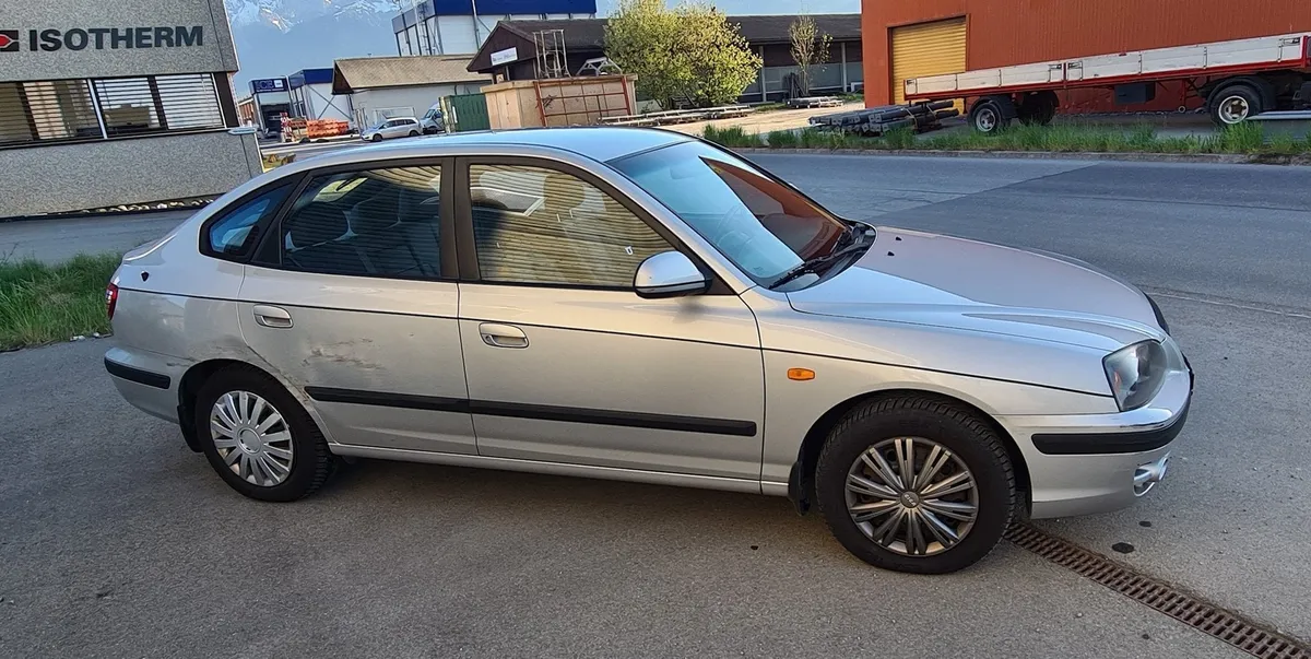 HYUNDAI Elantra 2.0 CVVT Swiss Edition — zdjęcie 3