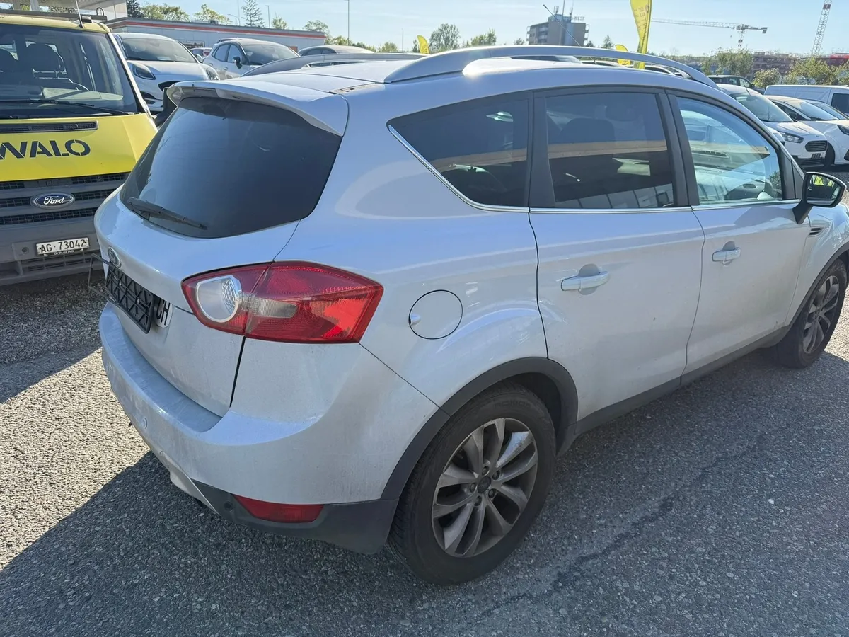 FORD Kuga 2.5 4x4 — zdjęcie 14