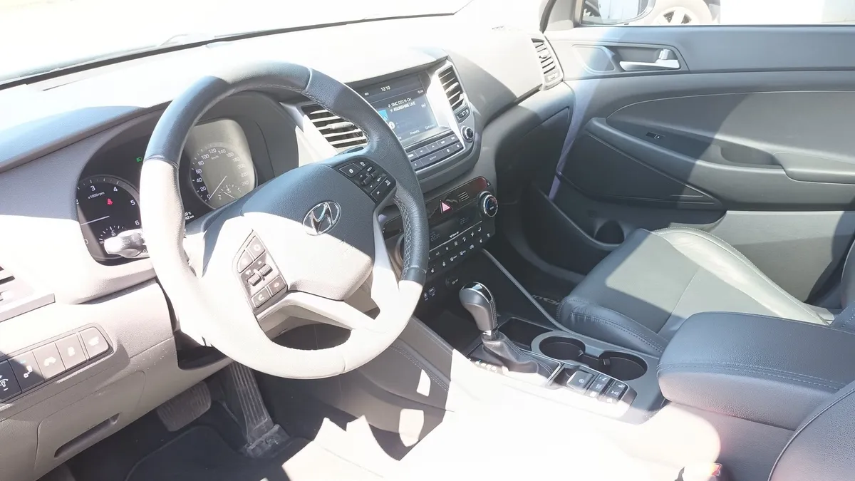 HYUNDAI Tucson 2.0 CRDI Vertex — zdjęcie 13