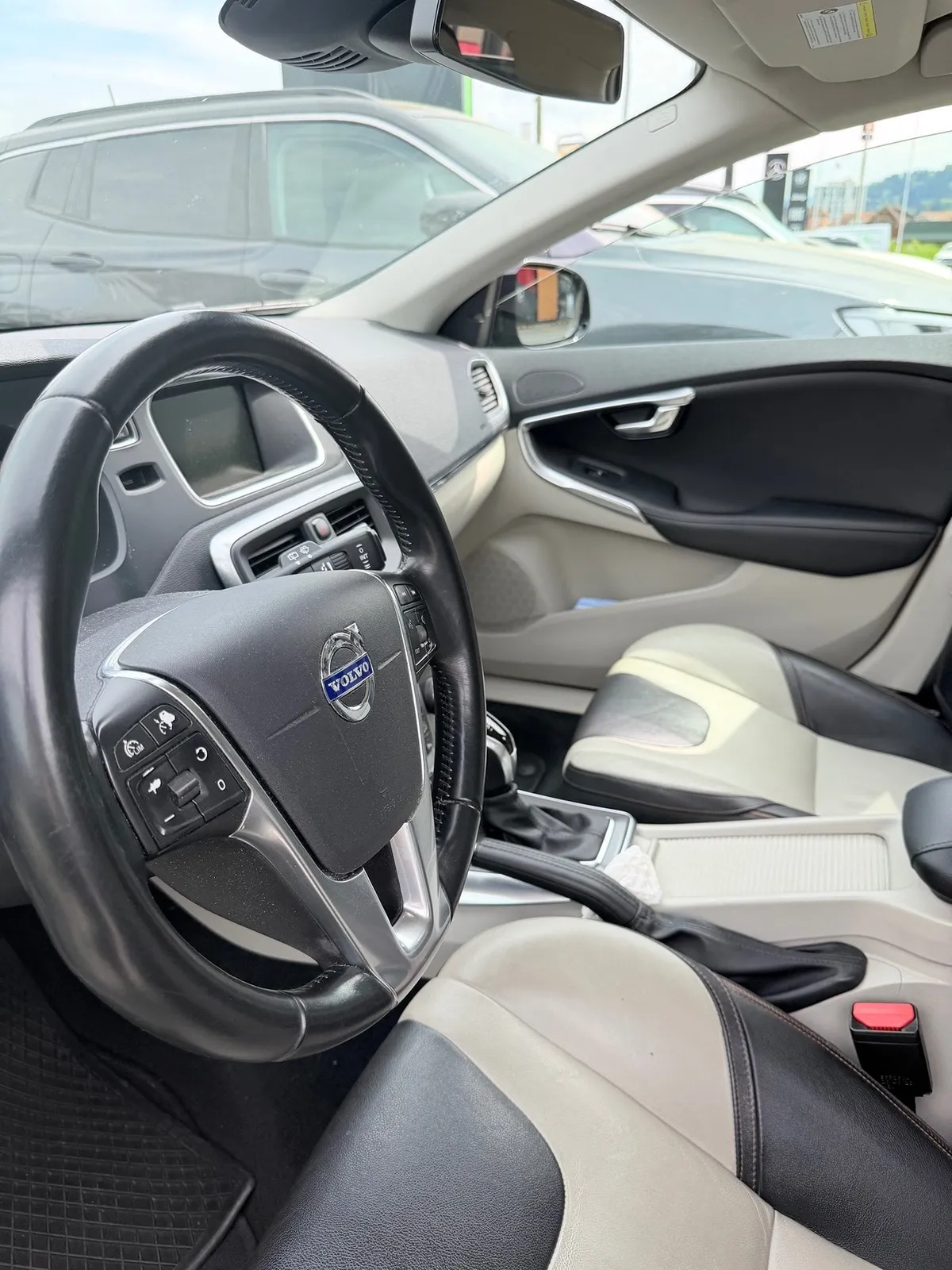 VOLVO V40 CC T4 AWD — zdjęcie 9