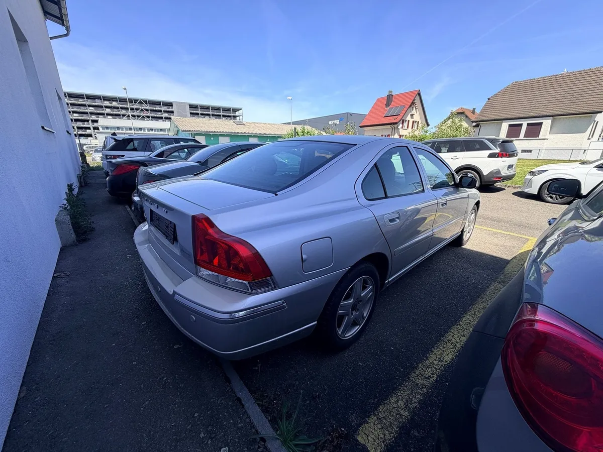 VOLVO S60 2.5T — zdjęcie 4