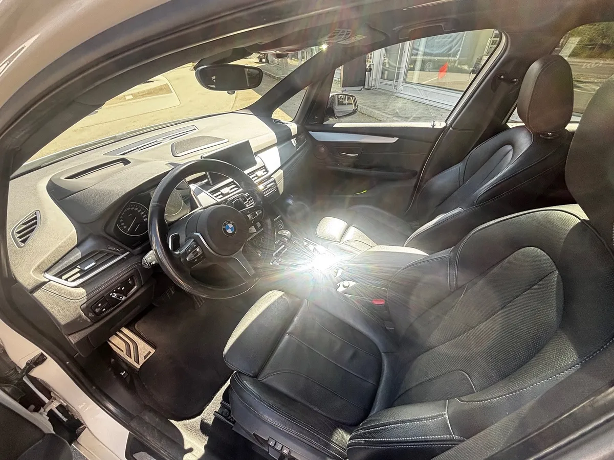 BMW 225i xDrive — zdjęcie 15