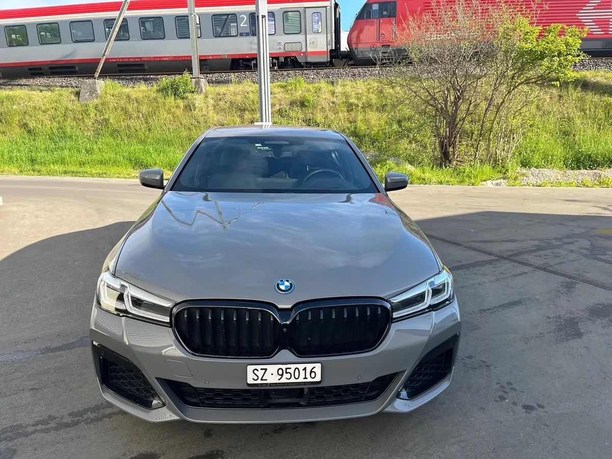 BMW 545e xDrive — zdjęcie 8