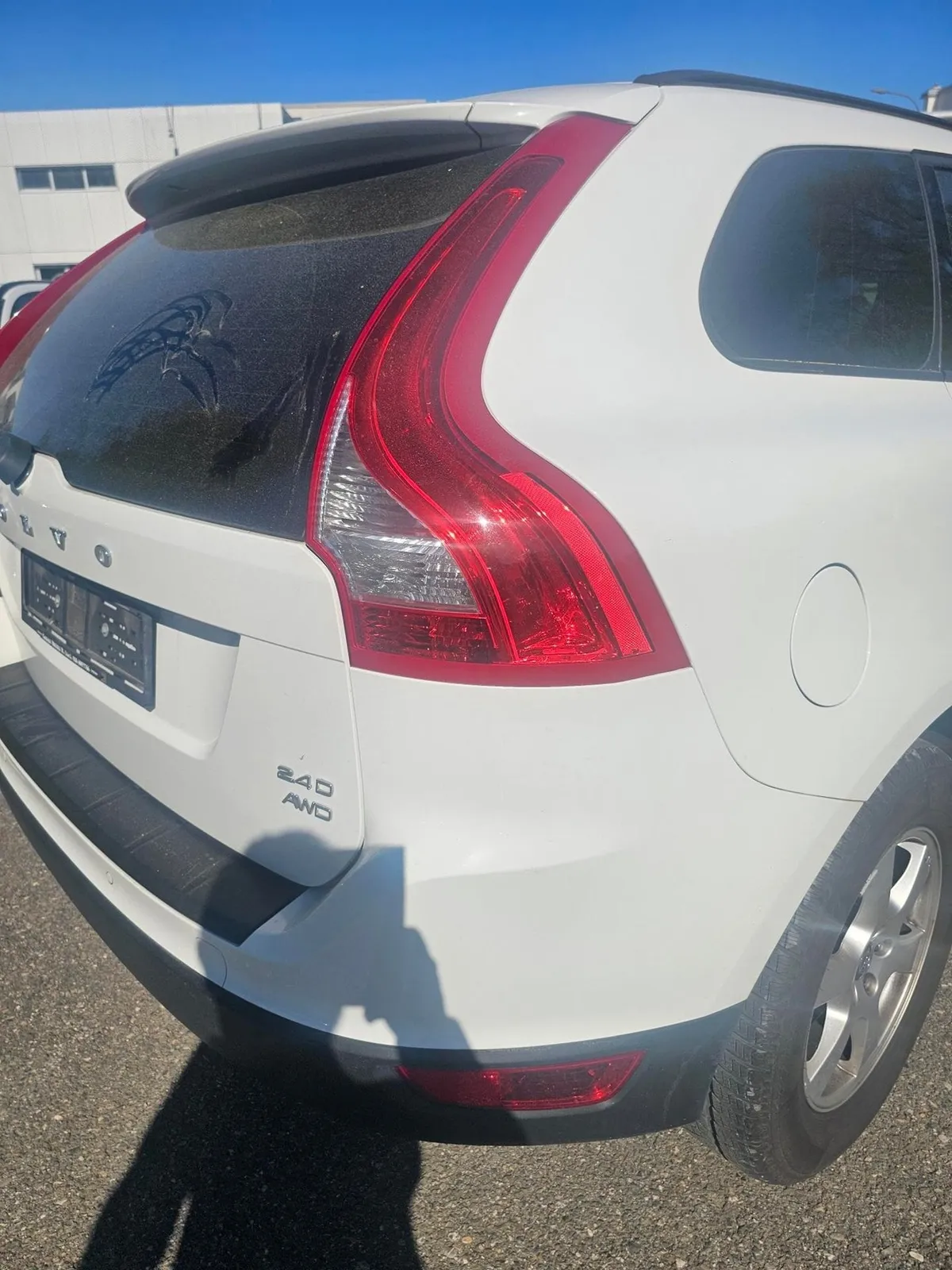 VOLVO XC60 2.4D AWD — zdjęcie 4
