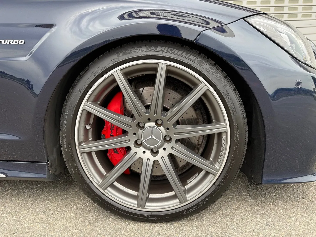 MERCEDES-BENZ CLS 63 S AMG 4m Facelift — zdjęcie 8