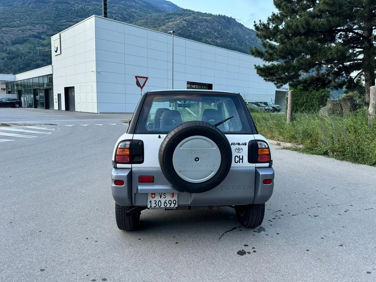 TOYOTA RAV4 2.0 — zdjęcie 3