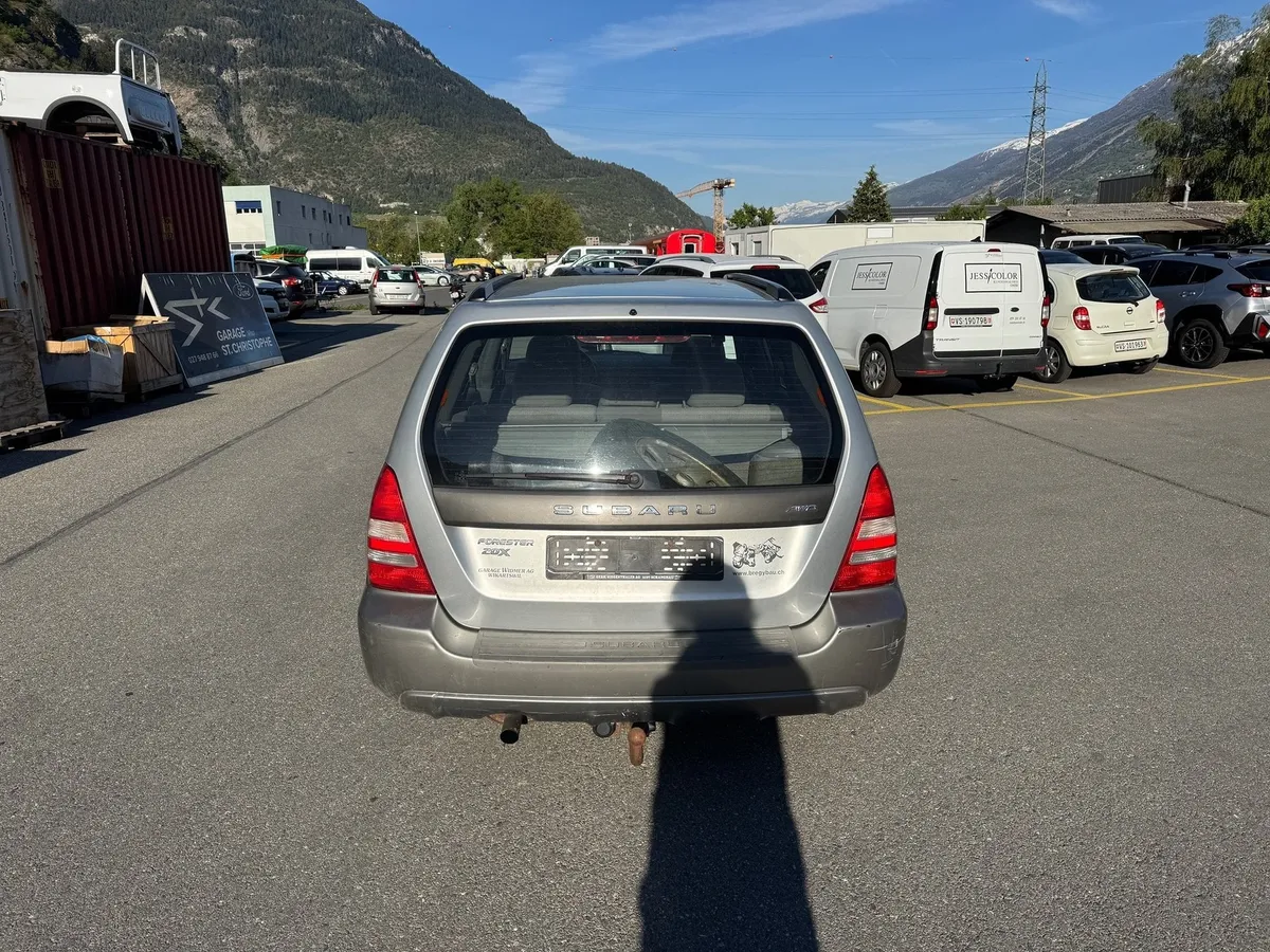 SUBARU Forester 2.0 4WD — zdjęcie 4