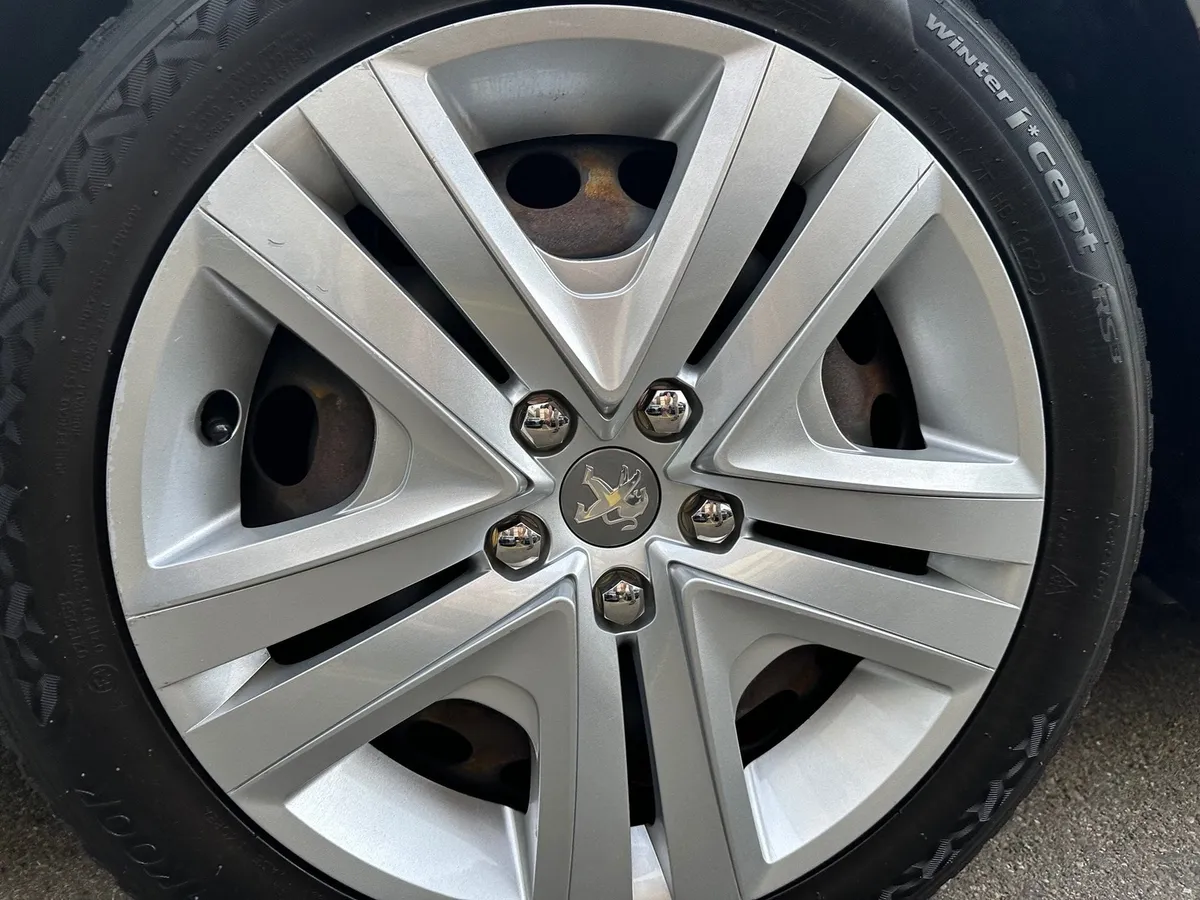 PEUGEOT 208 1.2 VTi — zdjęcie 9