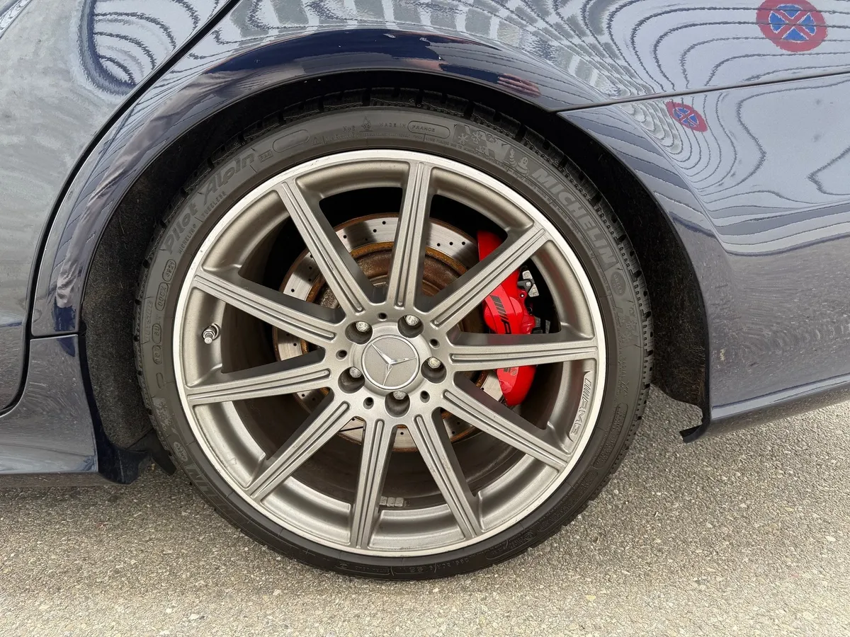 MERCEDES-BENZ CLS 63 S AMG 4m Facelift — zdjęcie 12