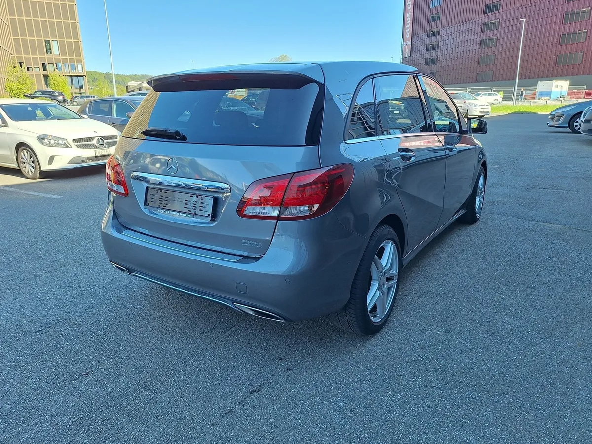 MERCEDES-BENZ B 180 — zdjęcie 4