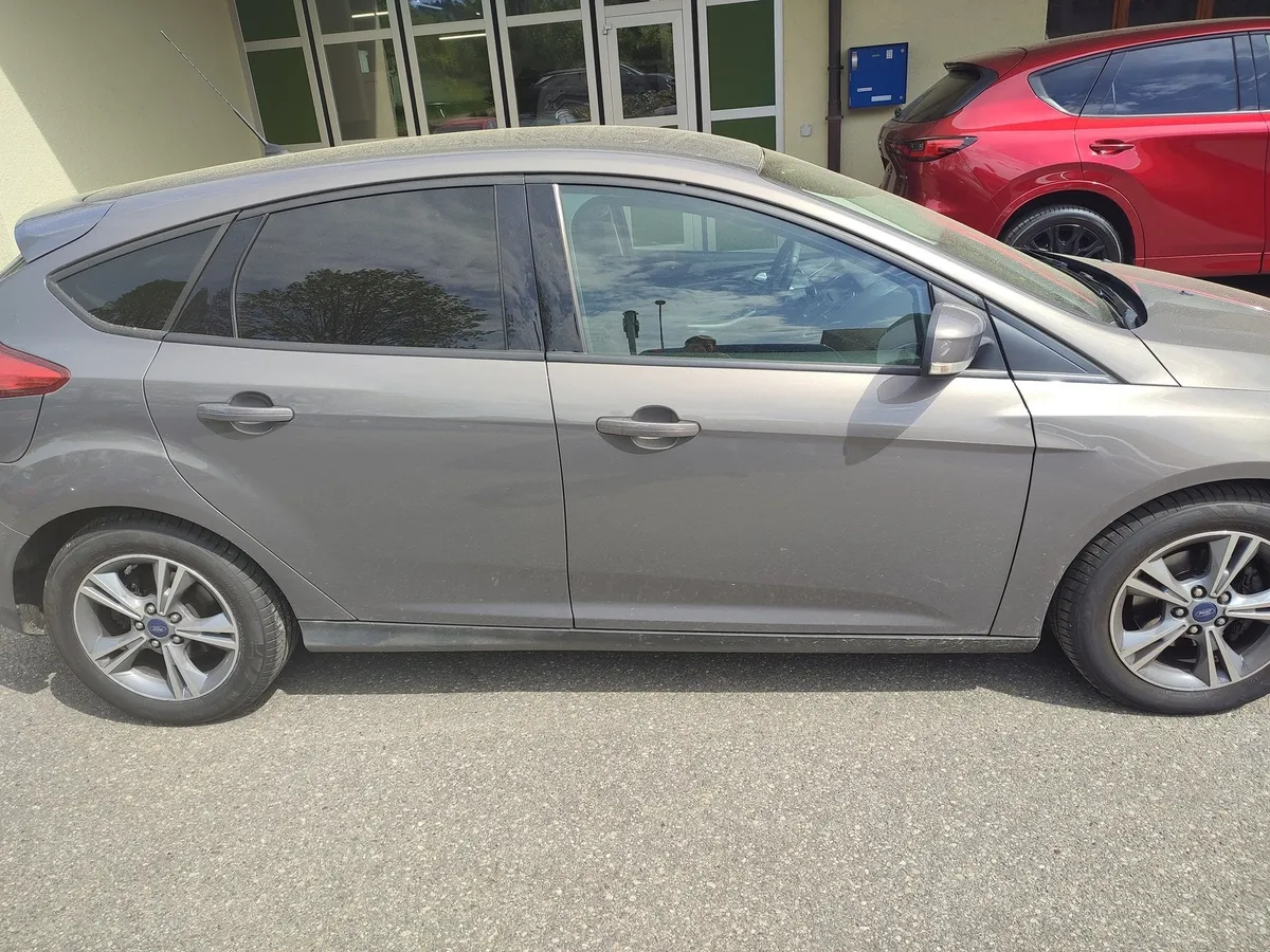 FORD Focus 1.0 SCTi — zdjęcie 14