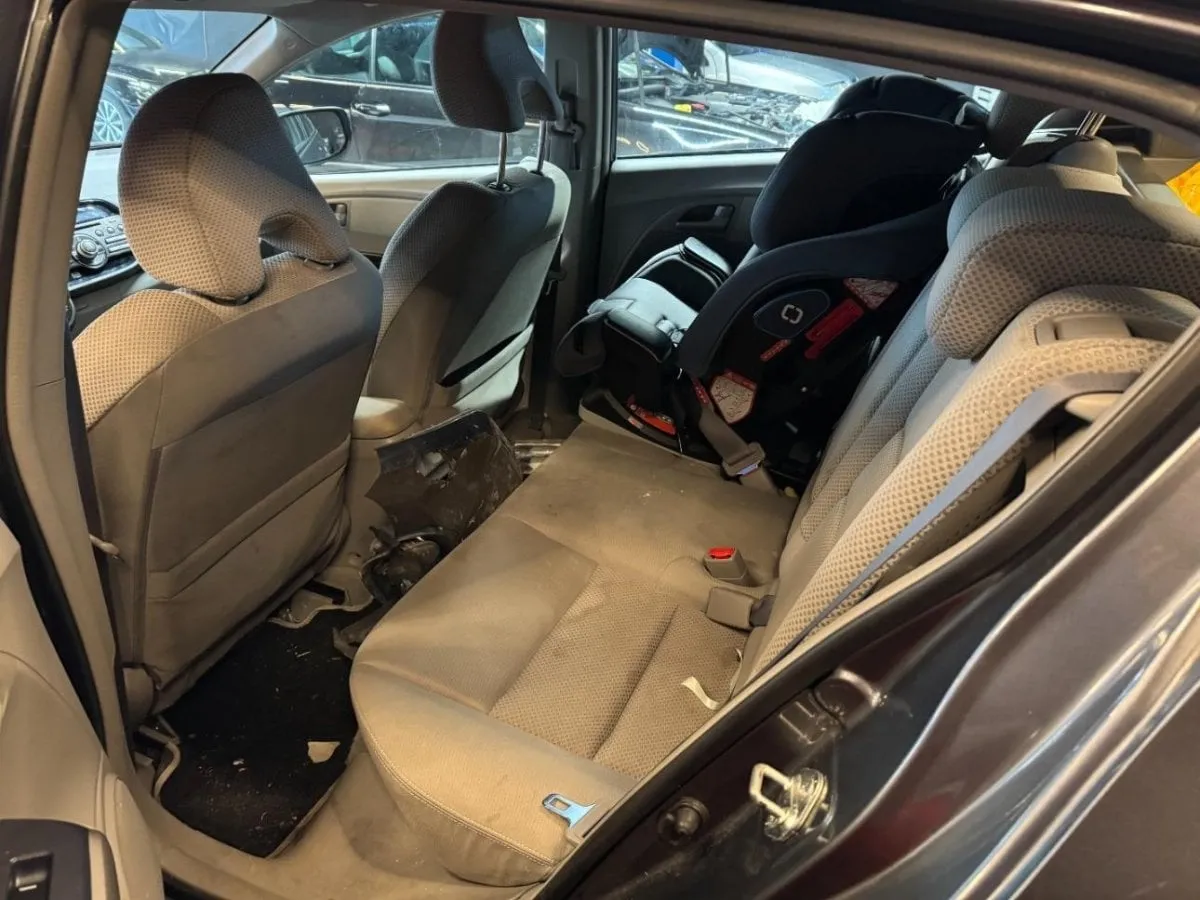 HONDA Insight 1.3i Hybrid Eleg., 88 HP — zdjęcie 9