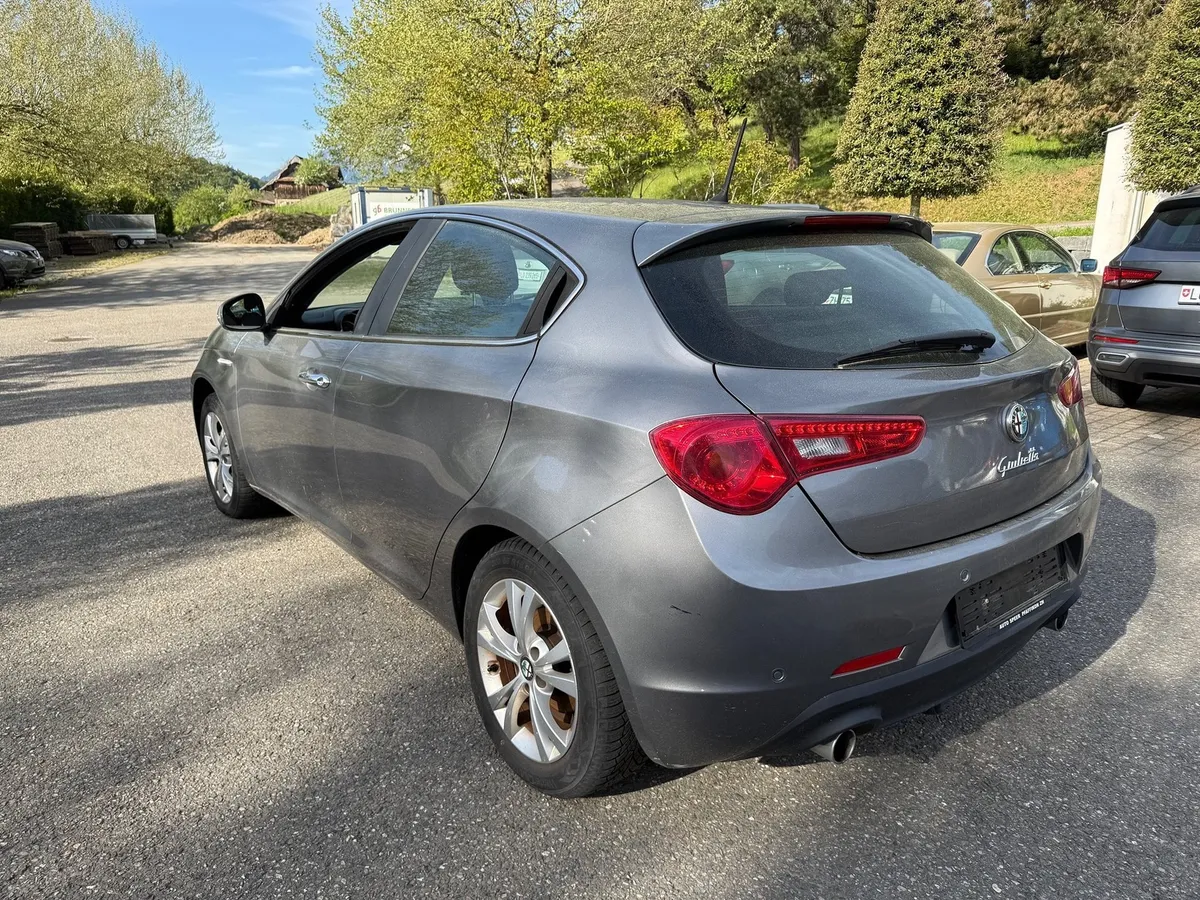 ALFA ROMEO Giulietta 2.0TD — zdjęcie 4