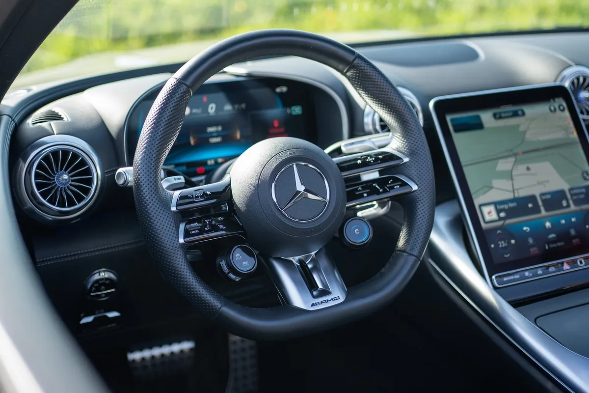MERCEDES-BENZ AMG SL 43 — zdjęcie 11