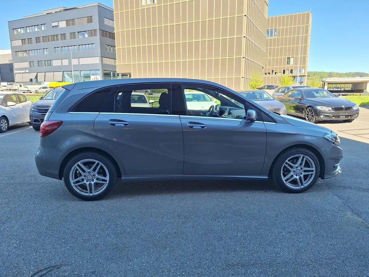 MERCEDES-BENZ B 180 — zdjęcie 5