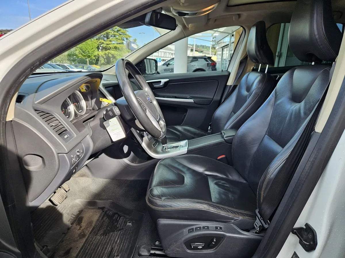 VOLVO XC60 D5 AWD — zdjęcie 9