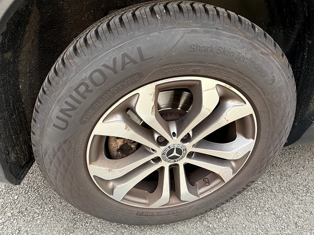 MERCEDES-BENZ GLC 220 d 4Mat — zdjęcie 13